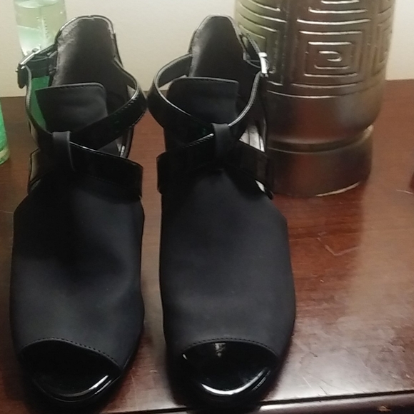 Black heels - Picture 5 of 6